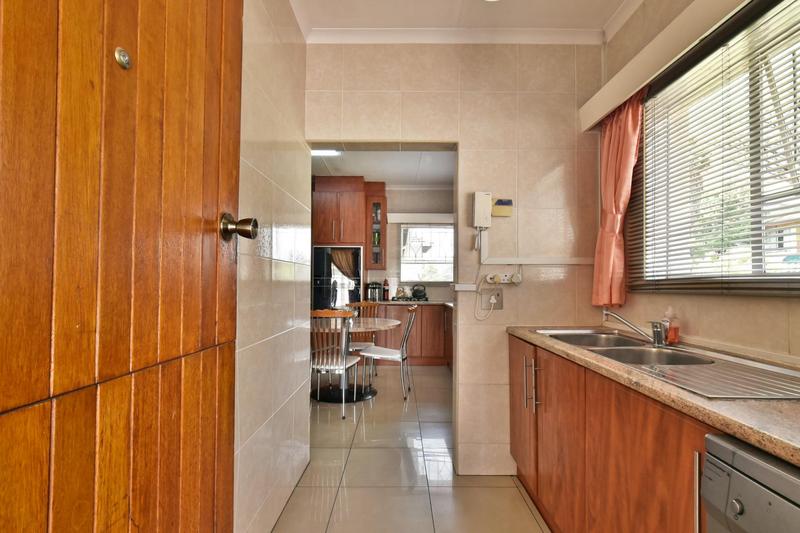 5 Bedroom Property for Sale in Glenanda Gauteng