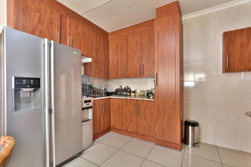 5 Bedroom Property for Sale in Glenanda Gauteng