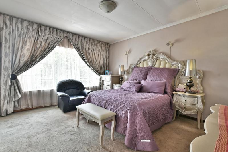 5 Bedroom Property for Sale in Glenanda Gauteng