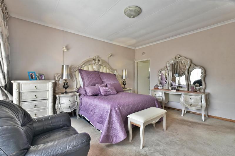 5 Bedroom Property for Sale in Glenanda Gauteng