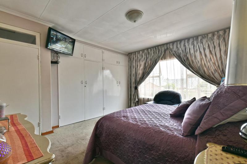 5 Bedroom Property for Sale in Glenanda Gauteng