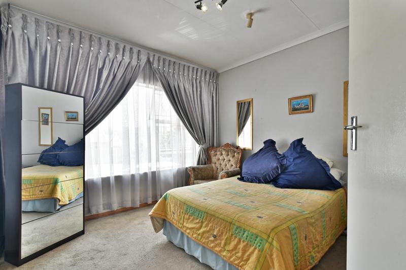 5 Bedroom Property for Sale in Glenanda Gauteng
