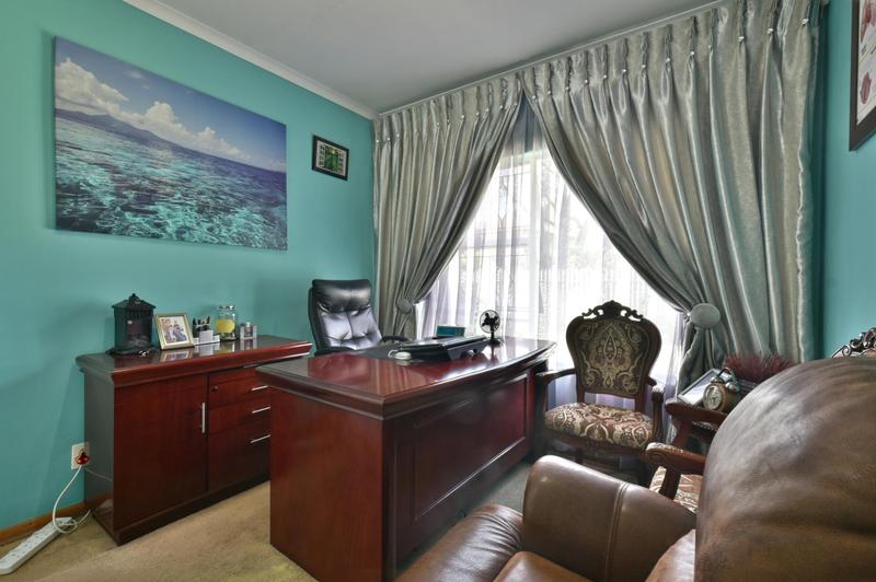 5 Bedroom Property for Sale in Glenanda Gauteng