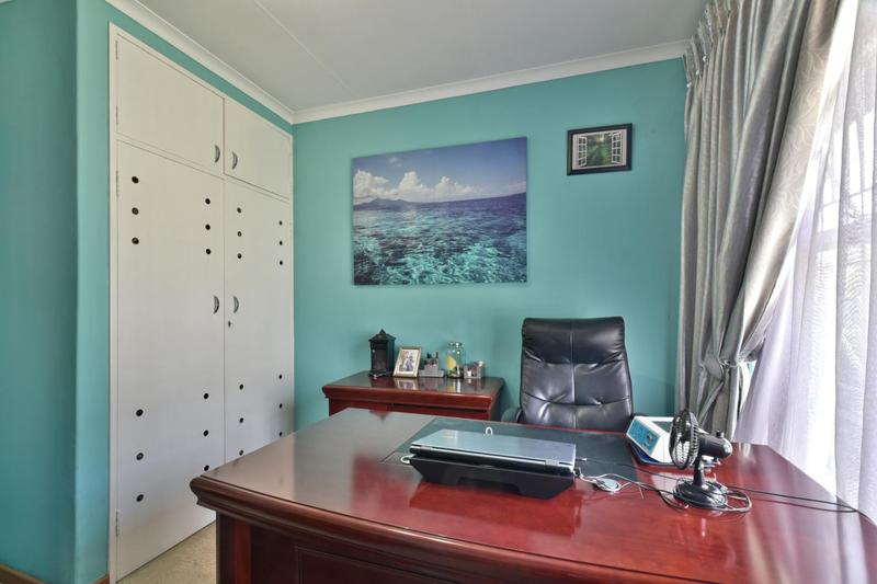 5 Bedroom Property for Sale in Glenanda Gauteng