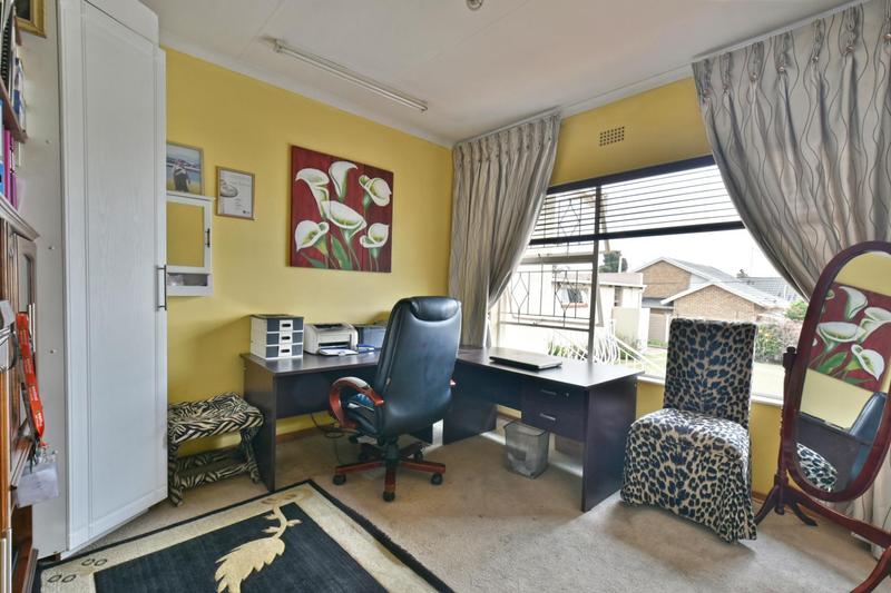5 Bedroom Property for Sale in Glenanda Gauteng