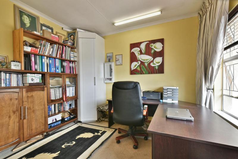 5 Bedroom Property for Sale in Glenanda Gauteng
