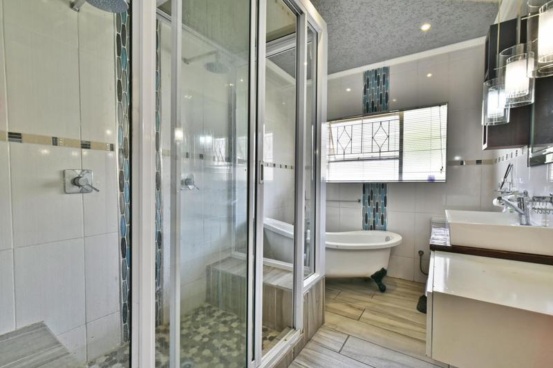 5 Bedroom Property for Sale in Glenanda Gauteng