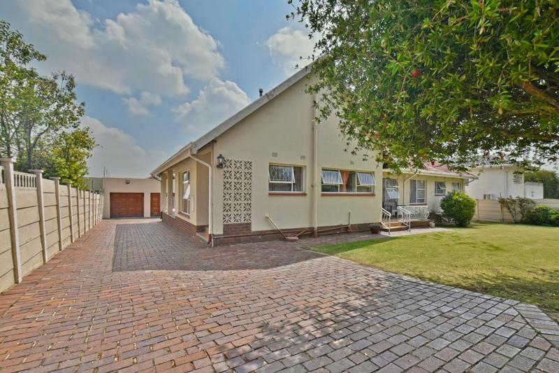 5 Bedroom Property for Sale in Glenanda Gauteng