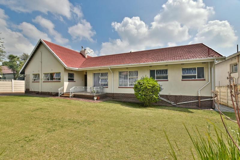 5 Bedroom Property for Sale in Glenanda Gauteng