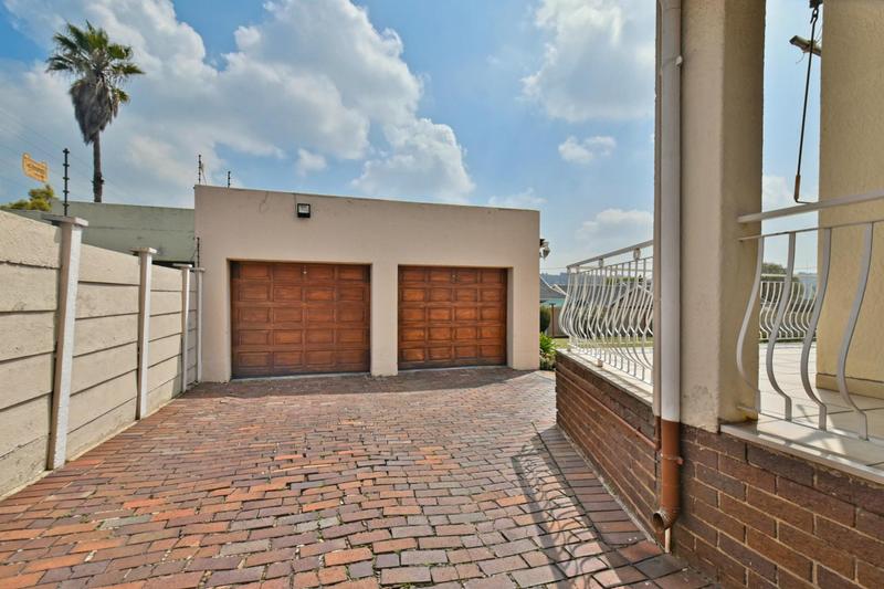 5 Bedroom Property for Sale in Glenanda Gauteng
