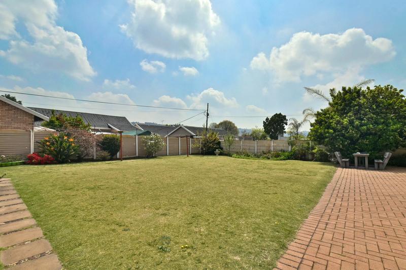 5 Bedroom Property for Sale in Glenanda Gauteng