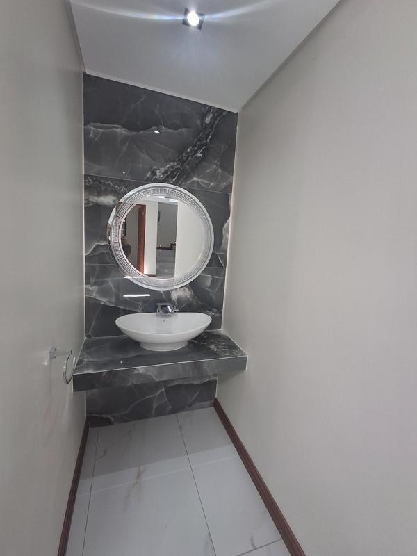 To Let 4 Bedroom Property for Rent in Linden Gauteng