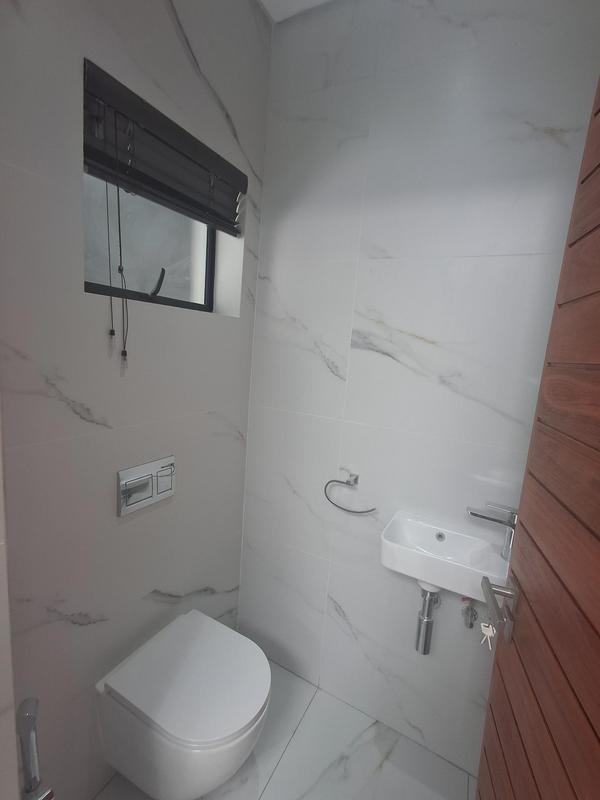 To Let 4 Bedroom Property for Rent in Linden Gauteng