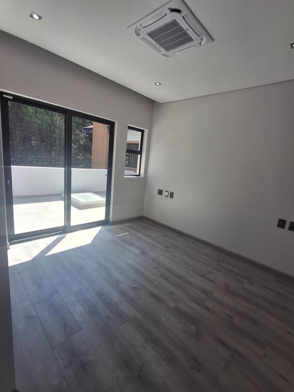 To Let 4 Bedroom Property for Rent in Linden Gauteng