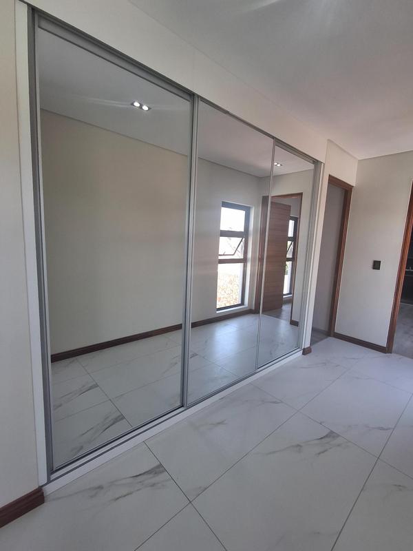 To Let 4 Bedroom Property for Rent in Linden Gauteng