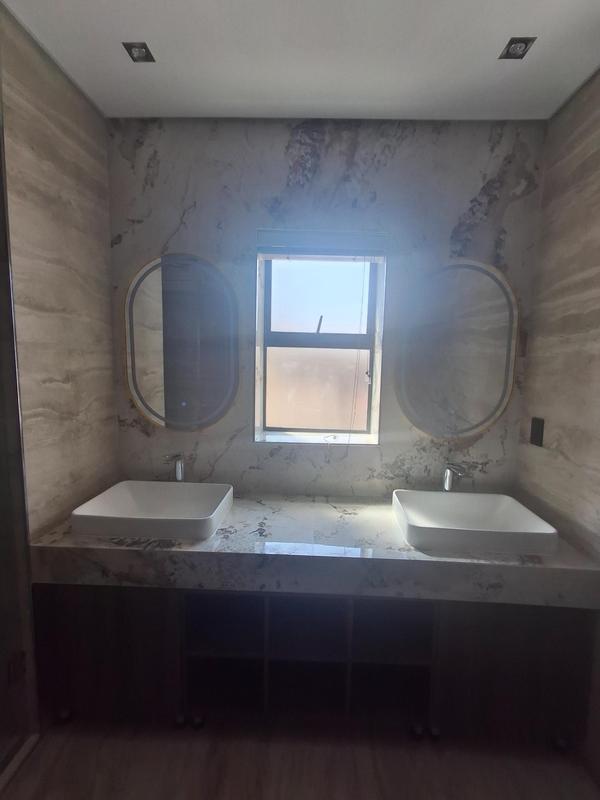 To Let 4 Bedroom Property for Rent in Linden Gauteng