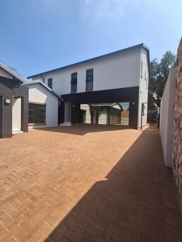 To Let 4 Bedroom Property for Rent in Linden Gauteng