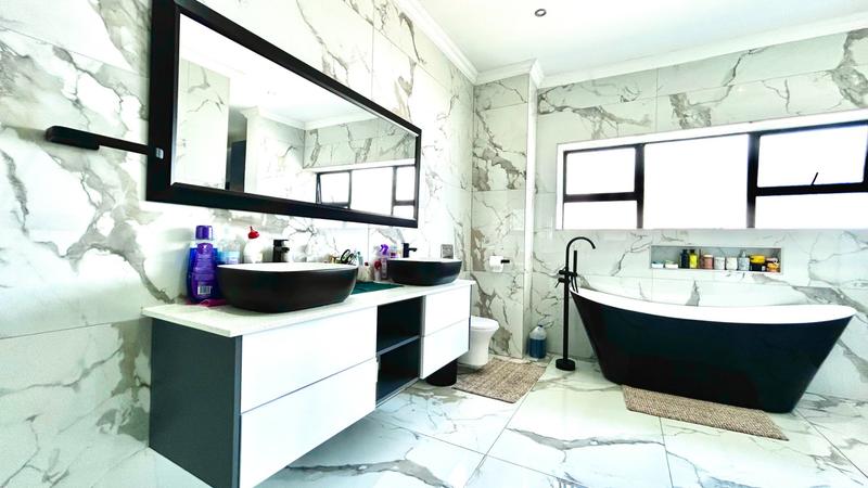 5 Bedroom Property for Sale in Savannah Country Estate Gauteng