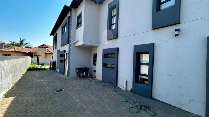 5 Bedroom Property for Sale in Savannah Country Estate Gauteng