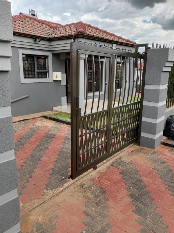 To Let 3 Bedroom Property for Rent in Dawn Park Gauteng