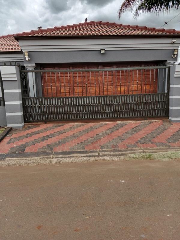 To Let 3 Bedroom Property for Rent in Dawn Park Gauteng