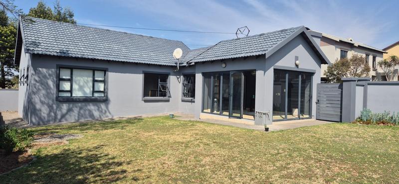 To Let 3 Bedroom Property for Rent in Midstream Estate Gauteng