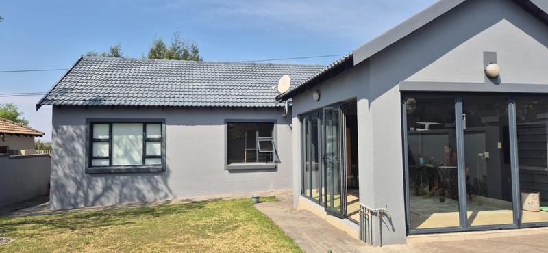 To Let 3 Bedroom Property for Rent in Midstream Estate Gauteng