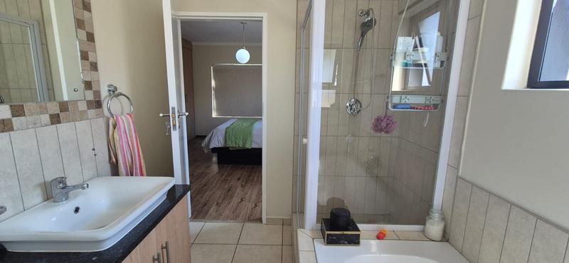 To Let 3 Bedroom Property for Rent in Midstream Estate Gauteng