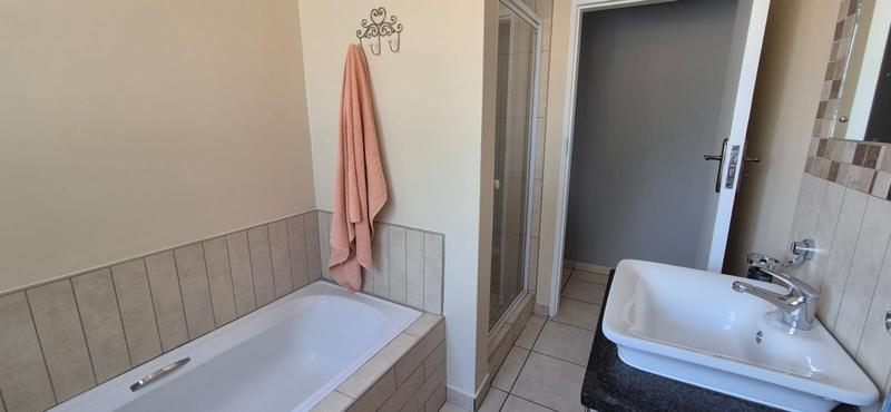 To Let 3 Bedroom Property for Rent in Midstream Estate Gauteng