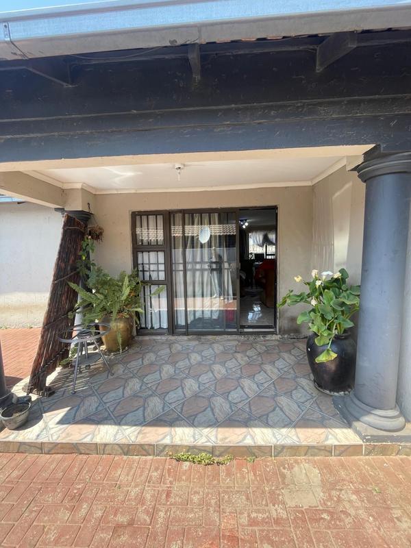 2 Bedroom Property for Sale in Goudrand Gauteng