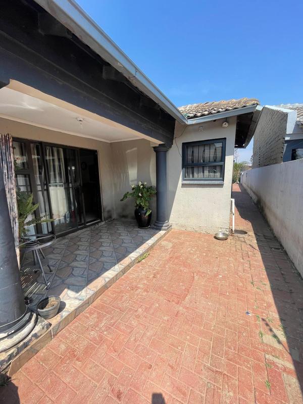 2 Bedroom Property for Sale in Goudrand Gauteng
