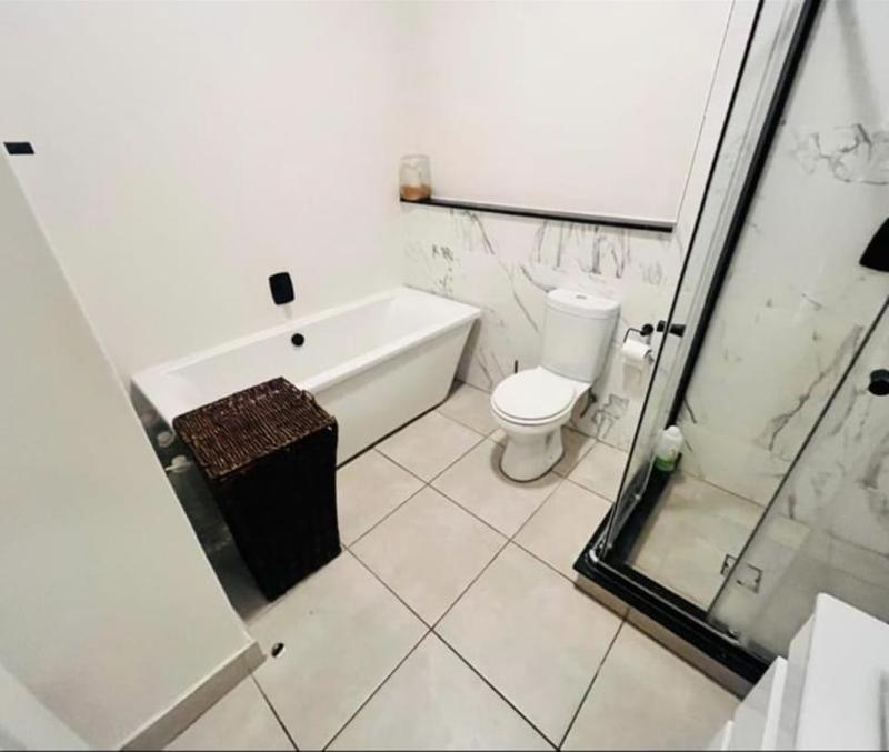 To Let 2 Bedroom Property for Rent in Waterfall Gauteng