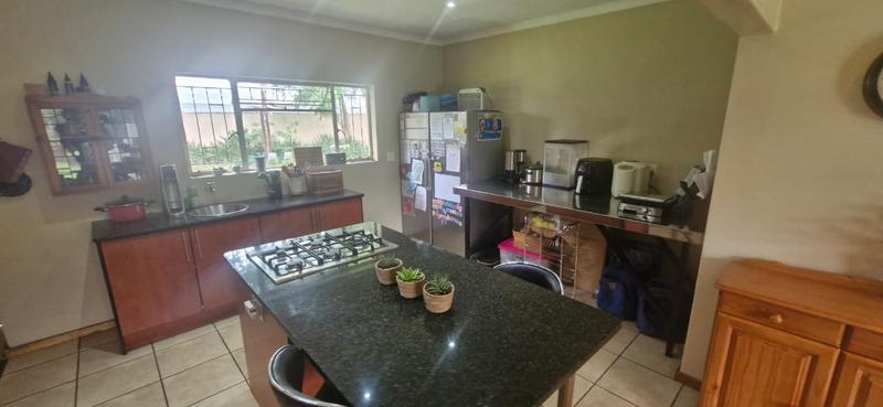 6 Bedroom Property for Sale in Mnandi Gauteng