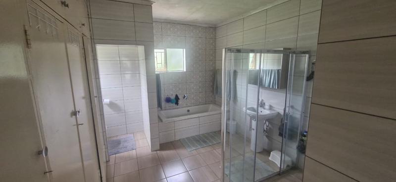 6 Bedroom Property for Sale in Mnandi Gauteng