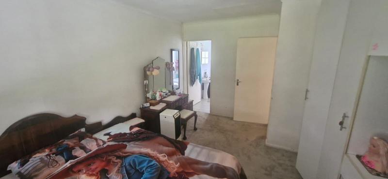 6 Bedroom Property for Sale in Mnandi Gauteng