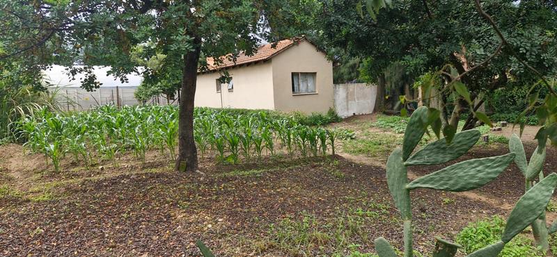 6 Bedroom Property for Sale in Mnandi Gauteng