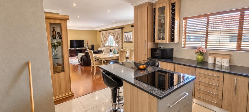 4 Bedroom Property for Sale in Heuwelsig Estate Gauteng