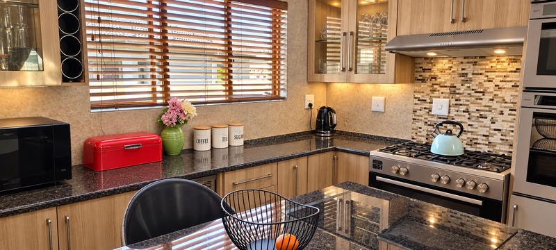 4 Bedroom Property for Sale in Heuwelsig Estate Gauteng