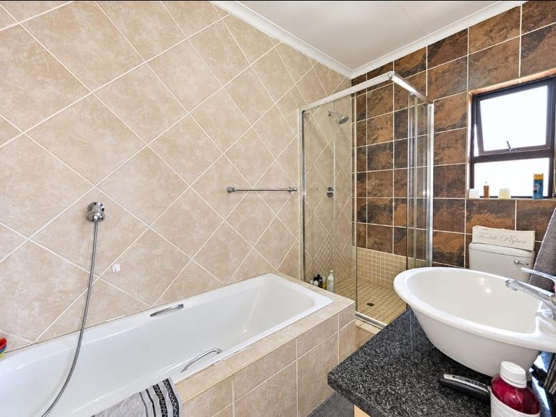 2 Bedroom Property for Sale in Brackenhurst Gauteng