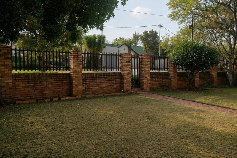 3 Bedroom Property for Sale in Discovery Gauteng