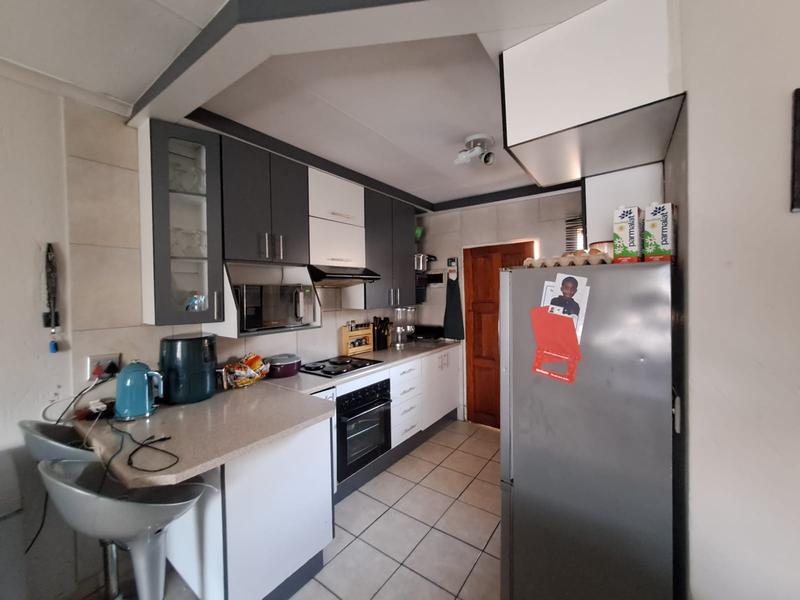 2 Bedroom Property for Sale in Olievenhoutbosch Gauteng