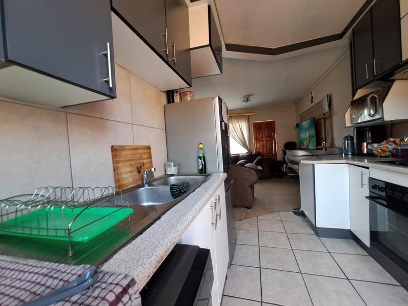 2 Bedroom Property for Sale in Olievenhoutbosch Gauteng
