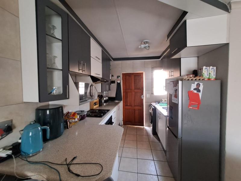 2 Bedroom Property for Sale in Olievenhoutbosch Gauteng