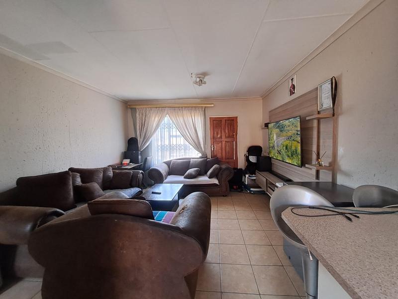 2 Bedroom Property for Sale in Olievenhoutbosch Gauteng
