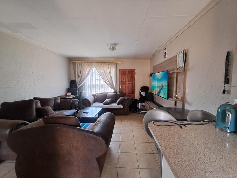 2 Bedroom Property for Sale in Olievenhoutbosch Gauteng