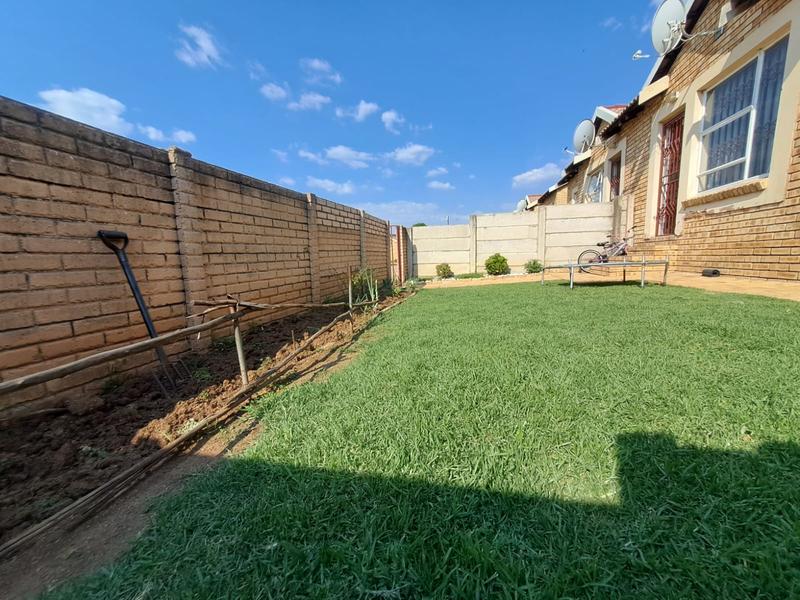 2 Bedroom Property for Sale in Olievenhoutbosch Gauteng