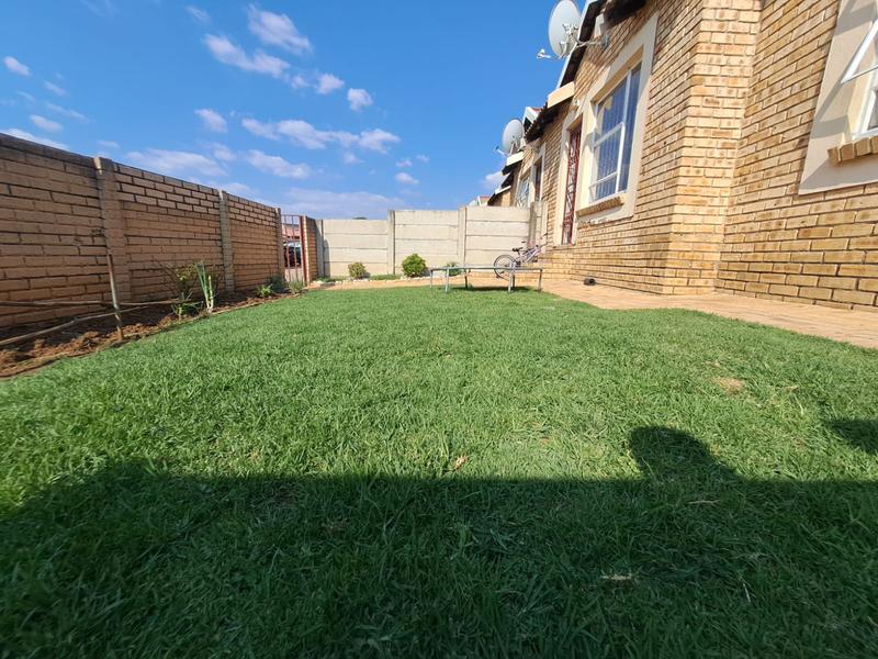 2 Bedroom Property for Sale in Olievenhoutbosch Gauteng