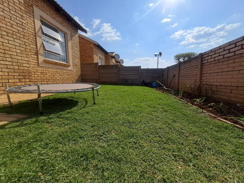 2 Bedroom Property for Sale in Olievenhoutbosch Gauteng