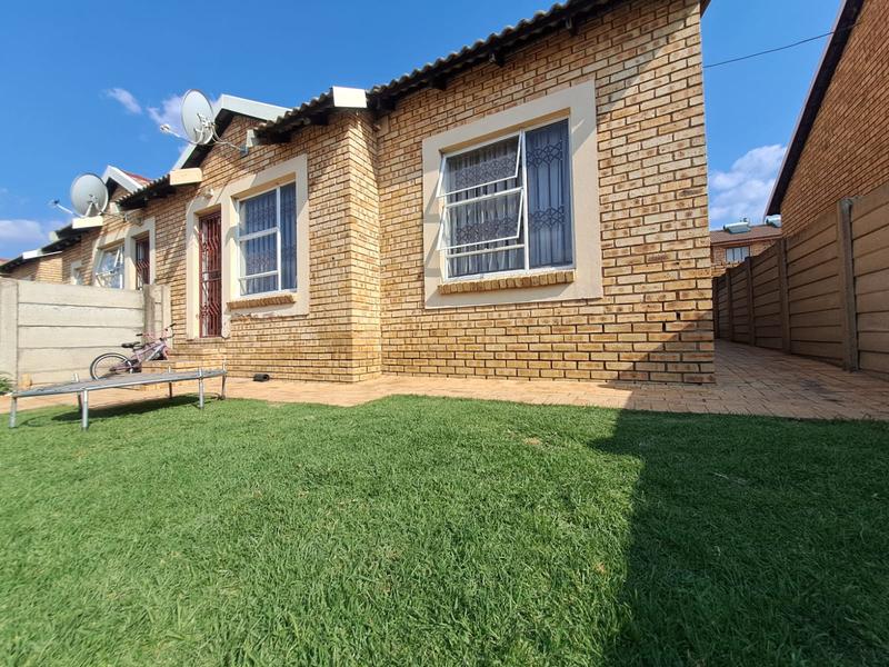 2 Bedroom Property for Sale in Olievenhoutbosch Gauteng
