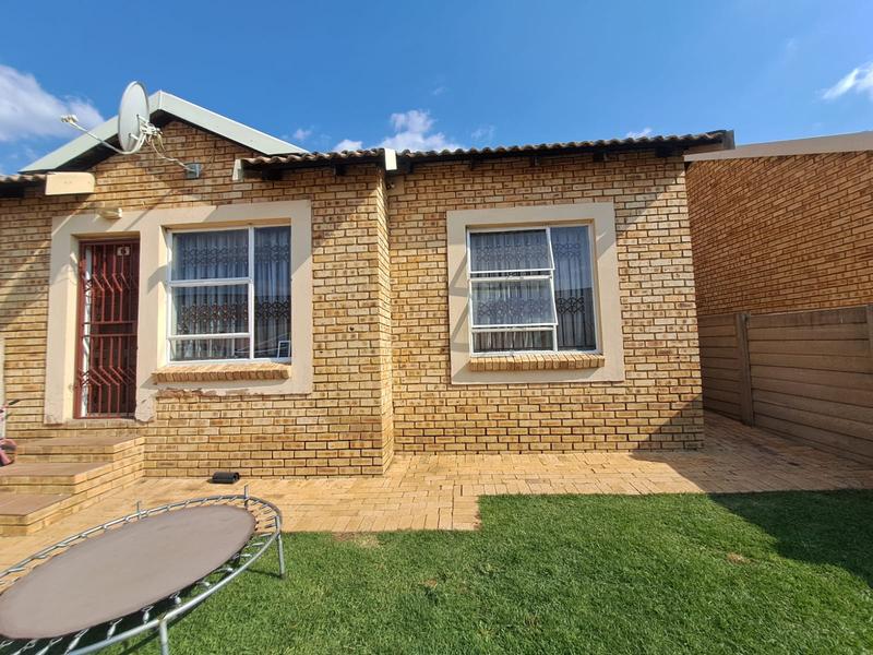 2 Bedroom Property for Sale in Olievenhoutbosch Gauteng